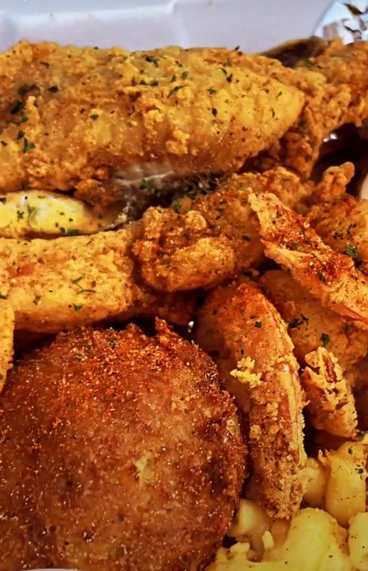 Soulific Platter - 2PC FISH, 4 SHRIMP, CRABCAKE,1 SIDE